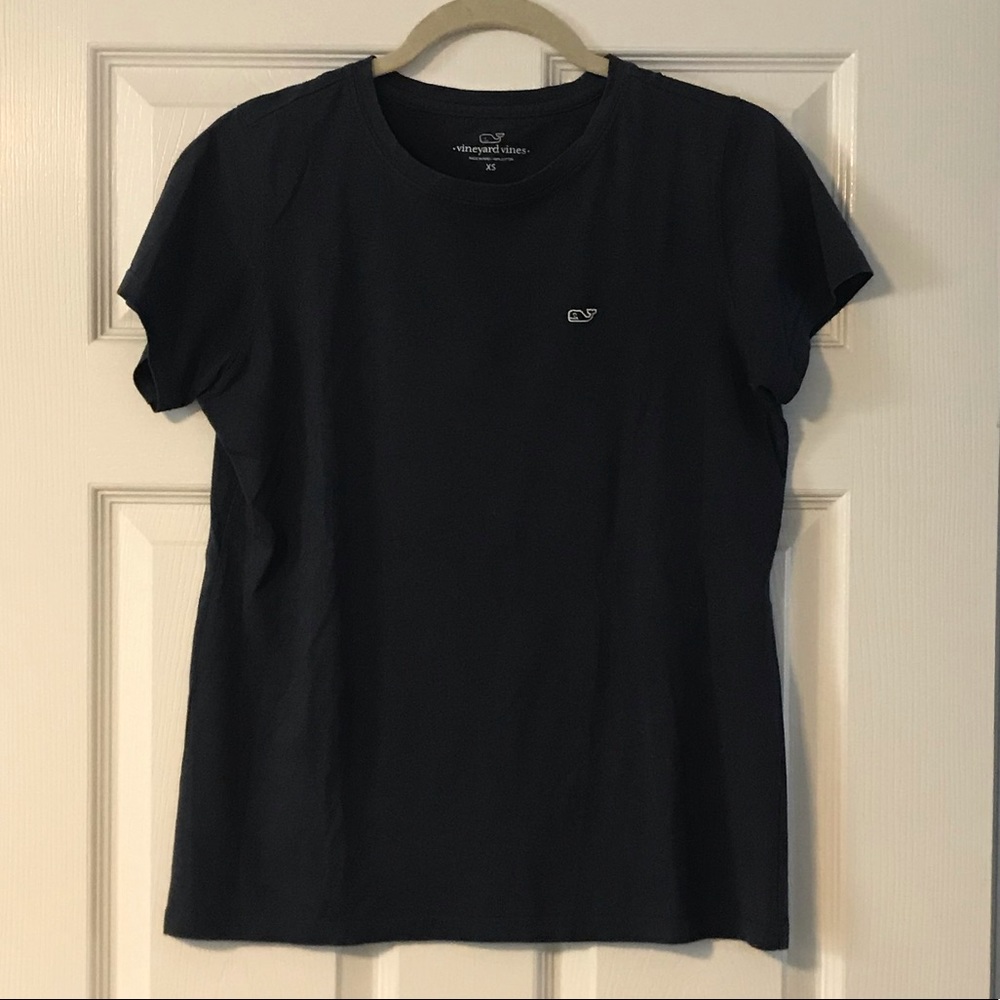 Vineyard Vines navy blue t-shirt